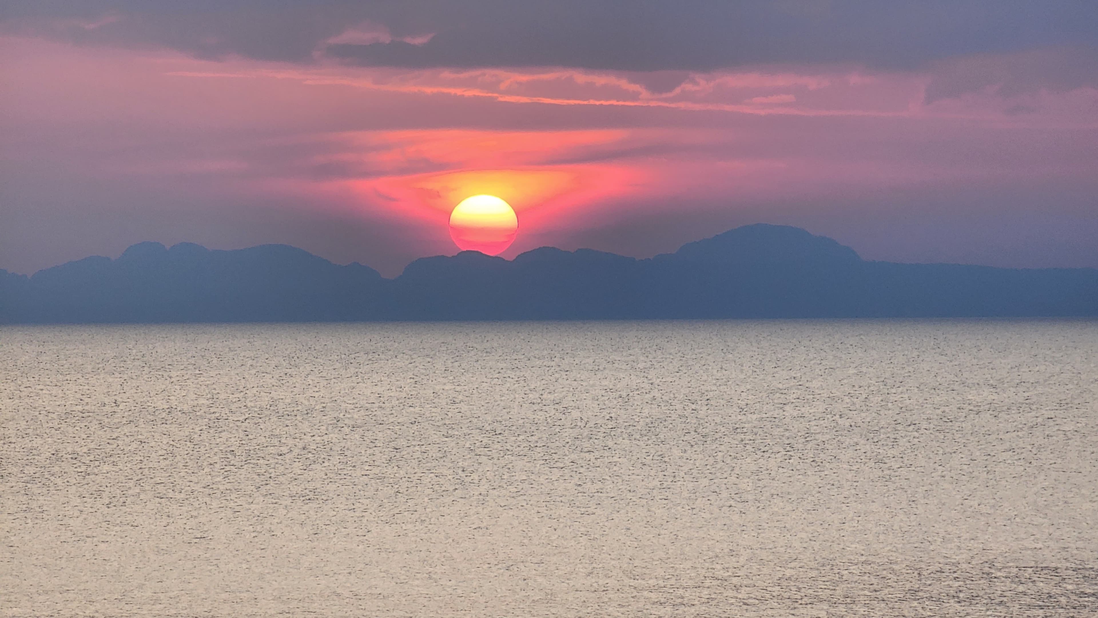 Phi Phi Sunrise Private Speedboat Tour image 4