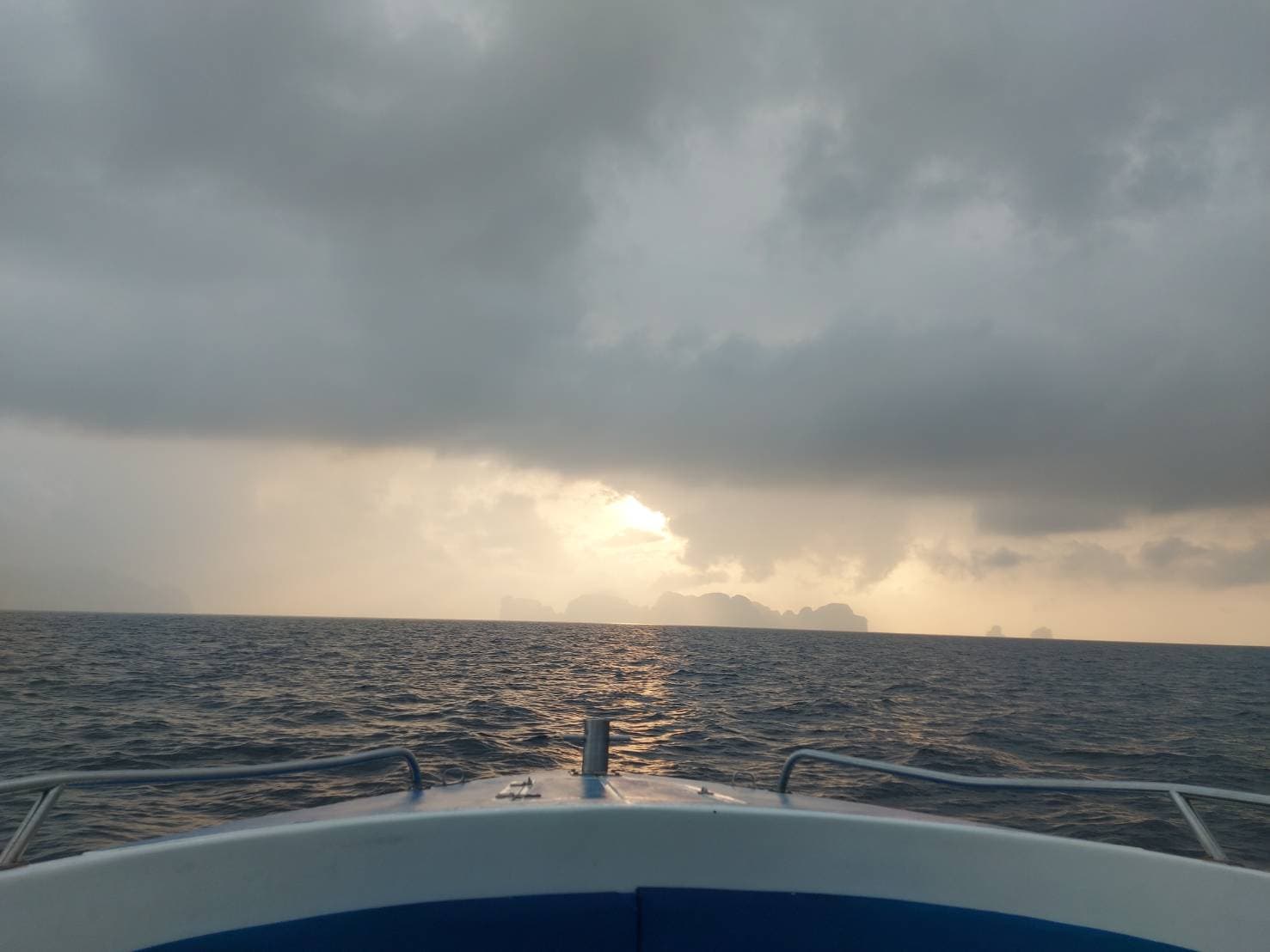 Maya Bay & Phi Phi Islands Sunrise Private Speedboat Tour - private speedboat charter tour sunrise krabi phuket phi phi
