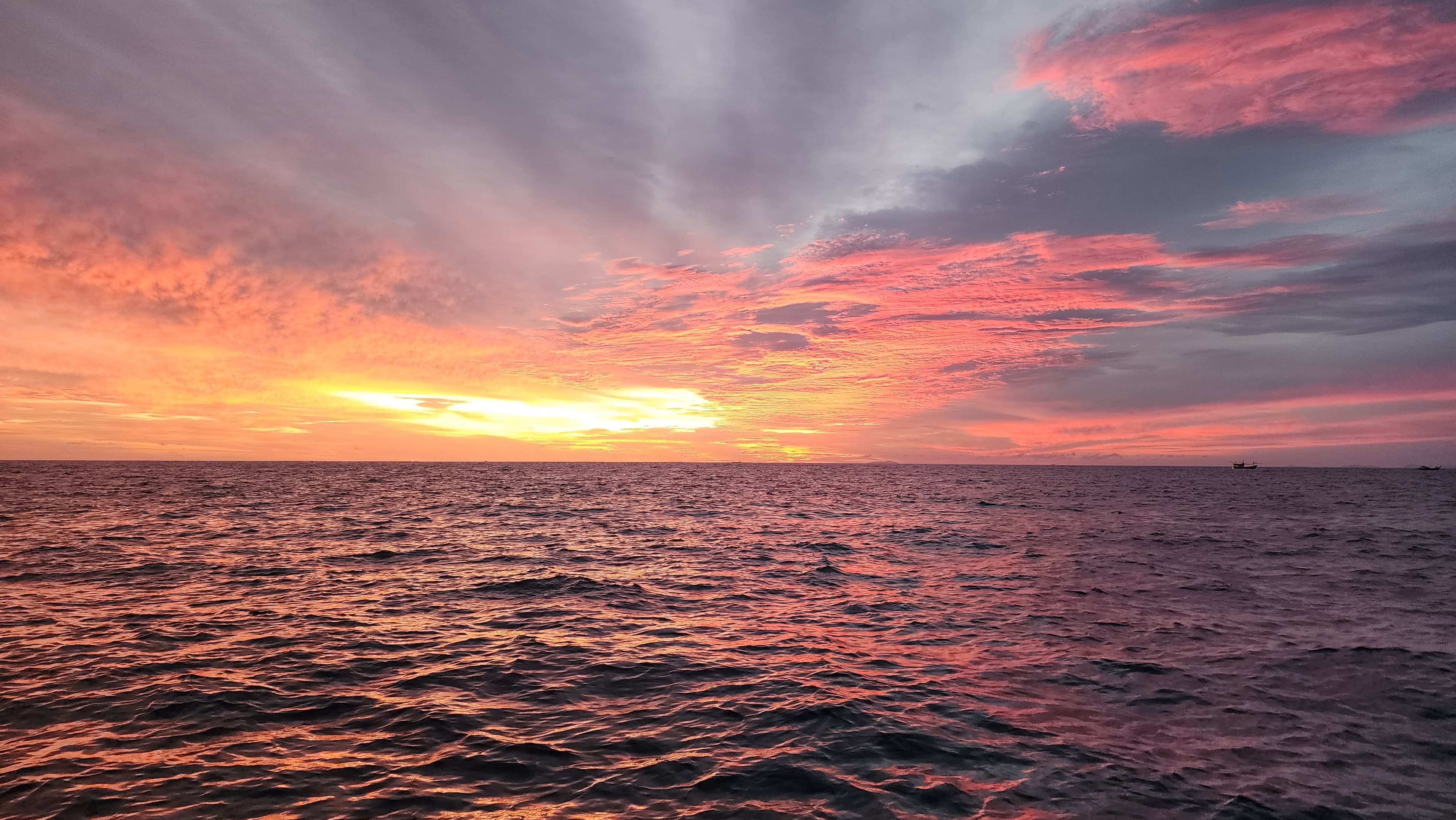 Maya Bay & Phi Phi Islands Sunrise Private Speedboat Tour - sunrise over adnaman sea koh phi phi