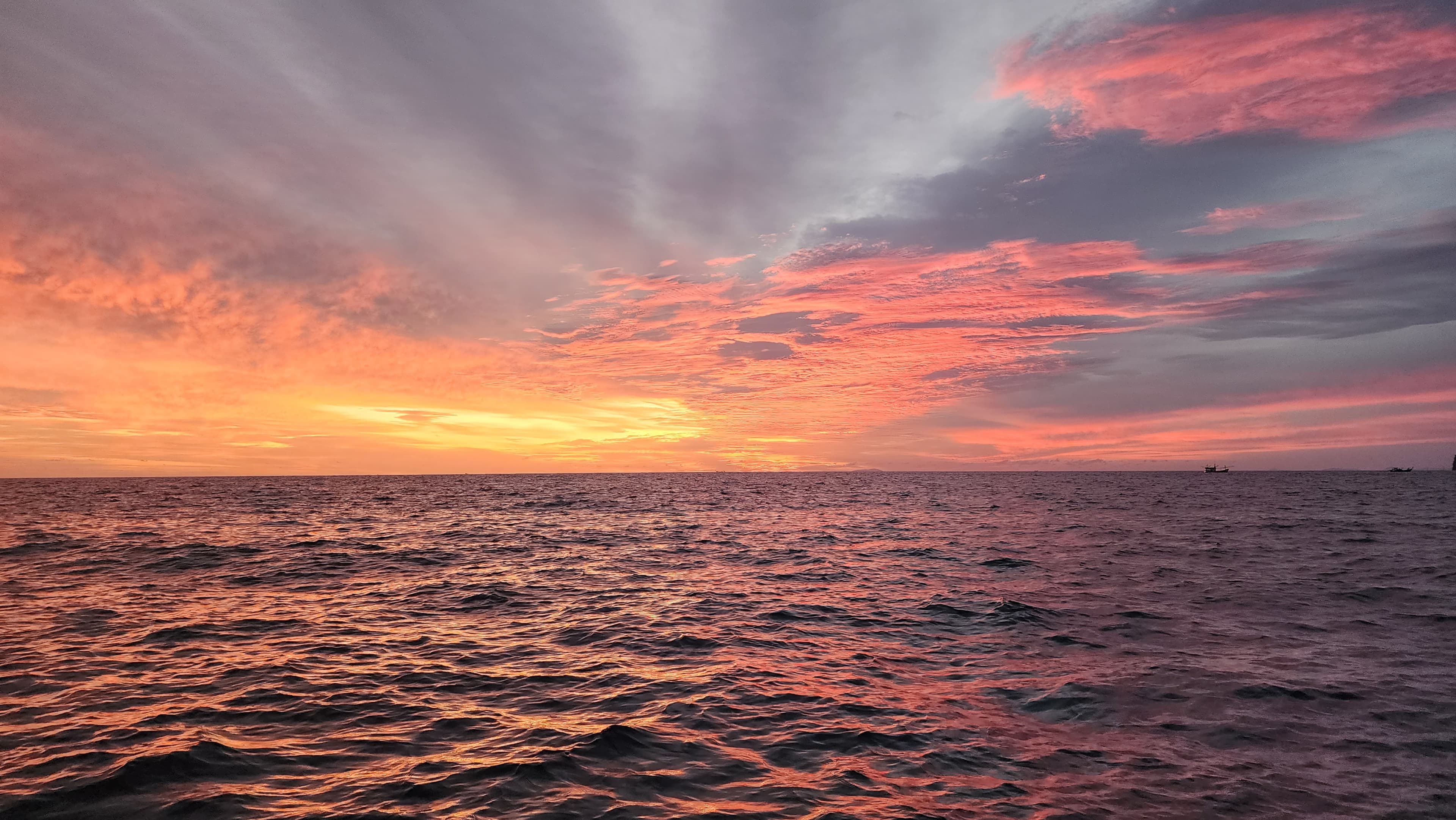 Maya Bay & Phi Phi Islands Sunrise Private Speedboat Tour - sunrise tours koh phi