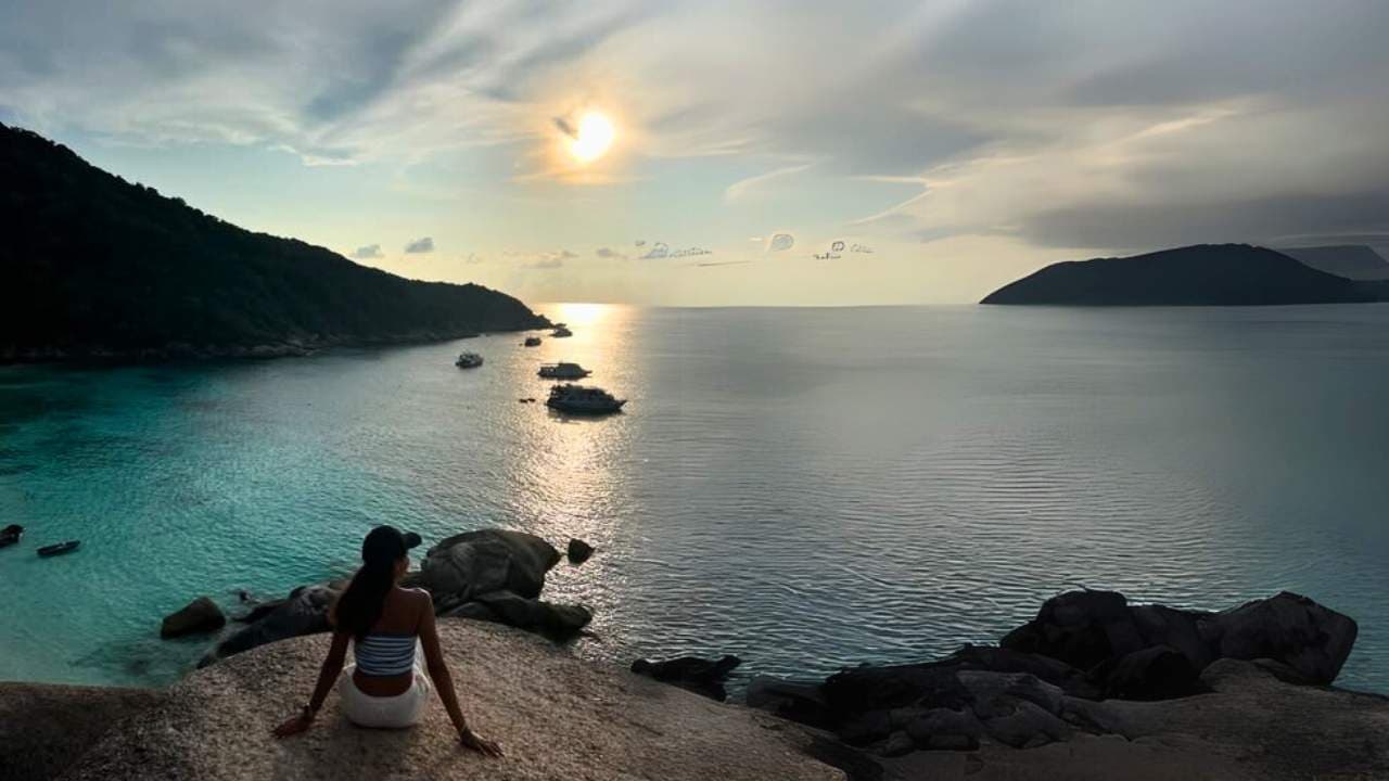 Similan Island Sunrise Private Tour - watching sunrise at mu ko similan national park islands tour early bird