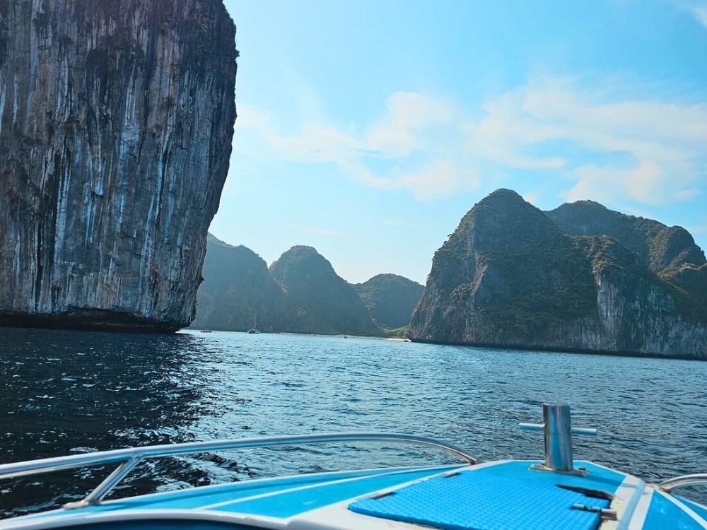 exterior photo phi phi island speedboat koh phi phi leh